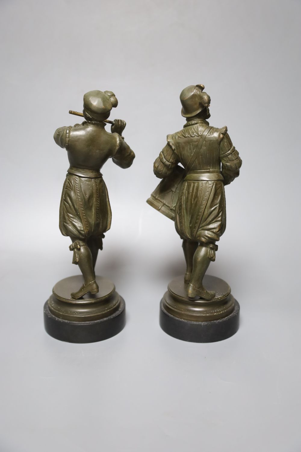 A pair of bronze musicians - drummer and flautist, 24cm